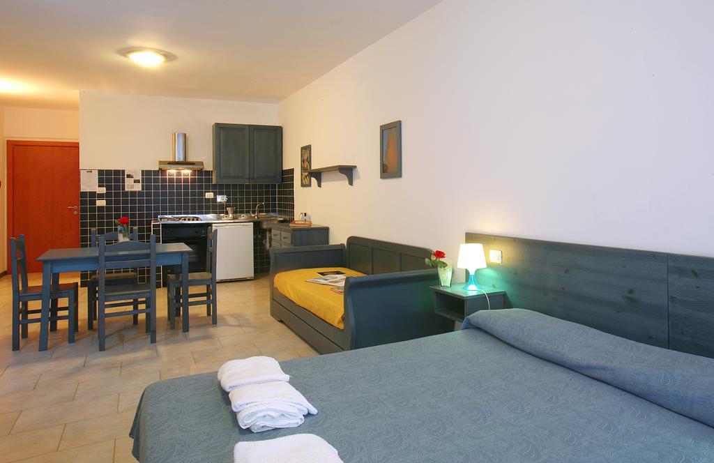 Residence Borgo San Sebastiano Bergeggi Δωμάτιο φωτογραφία